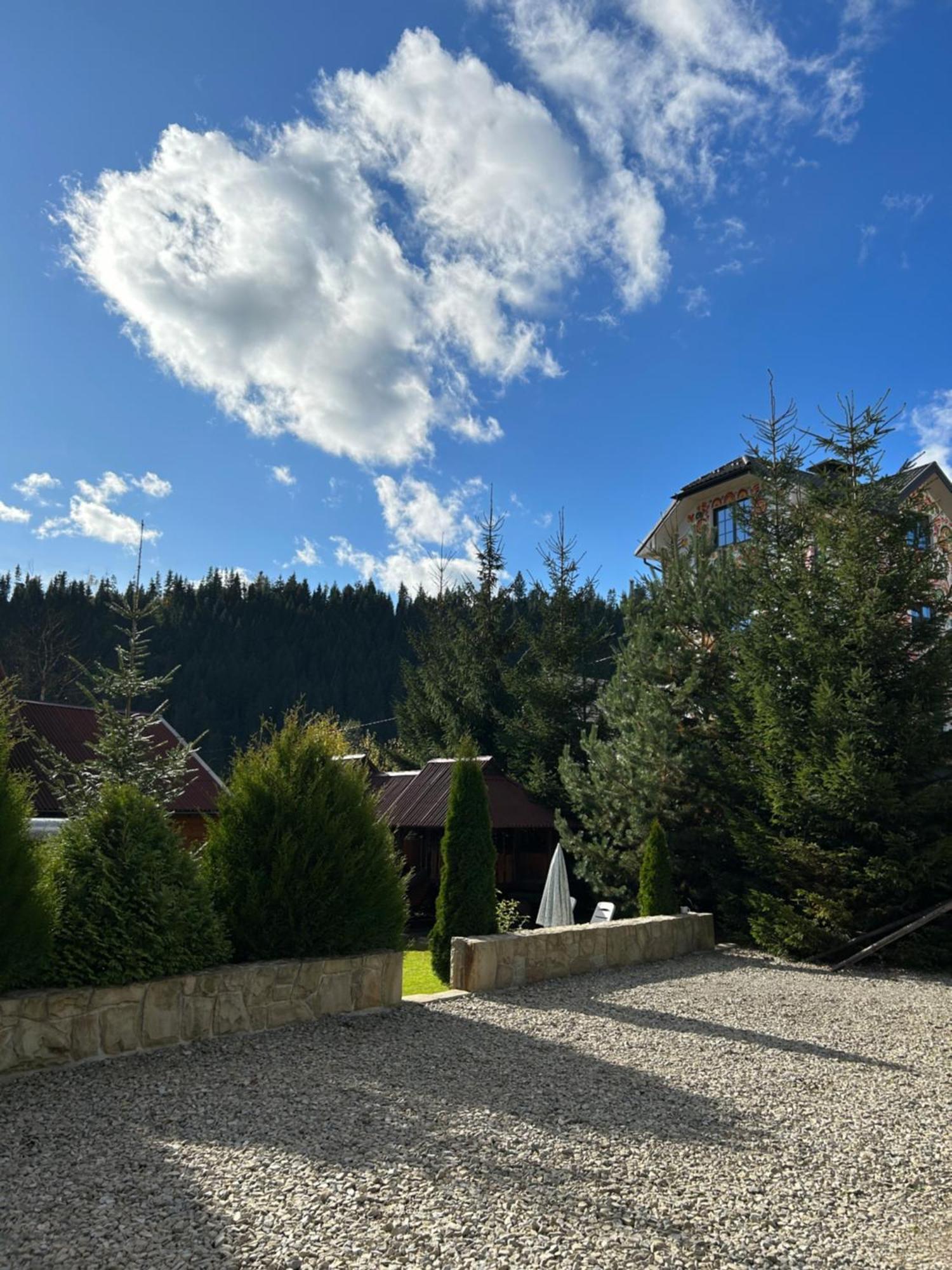 Guest House Kaspiy Bukovel Esterno foto