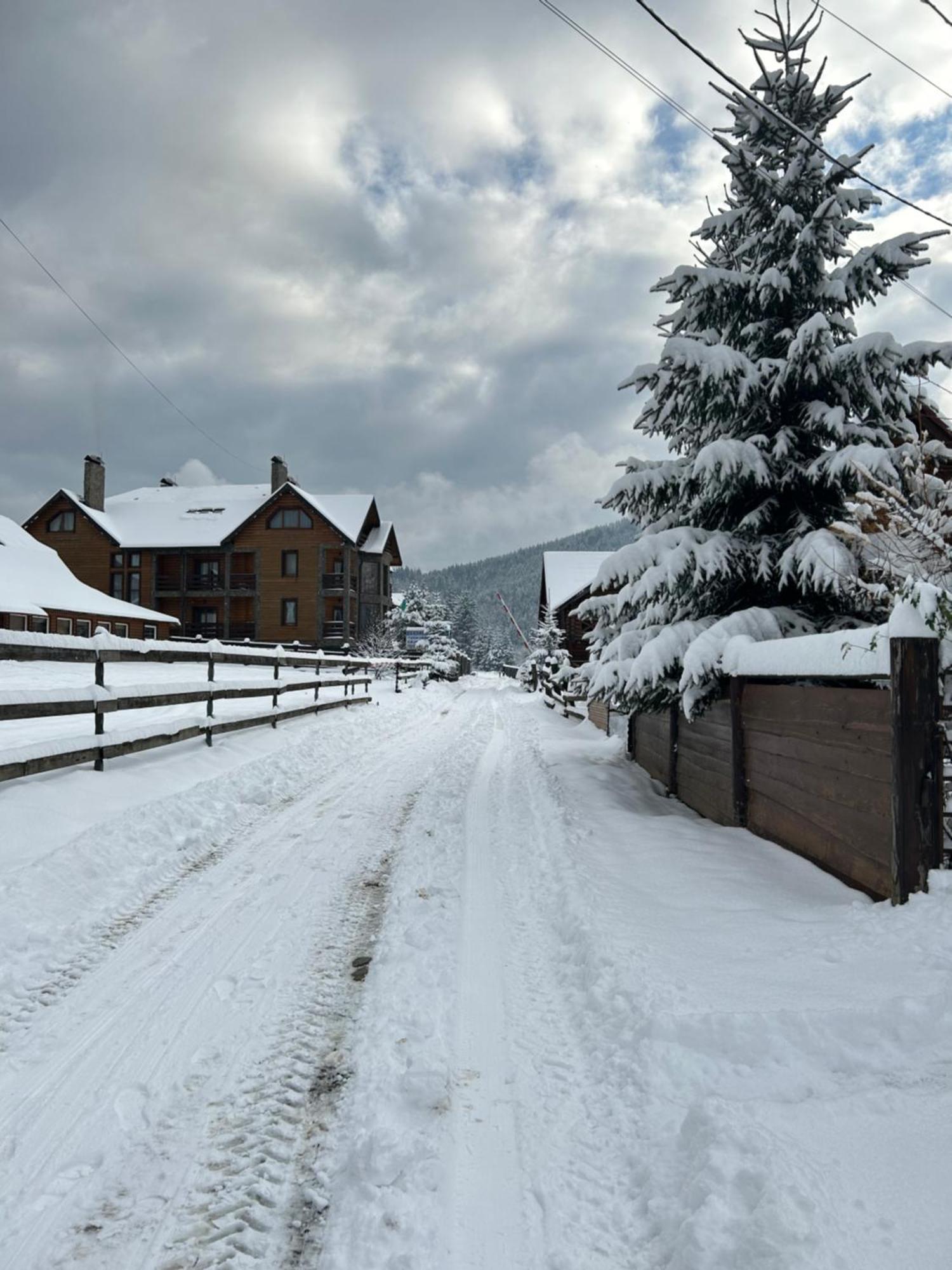 Guest House Kaspiy Bukovel Esterno foto