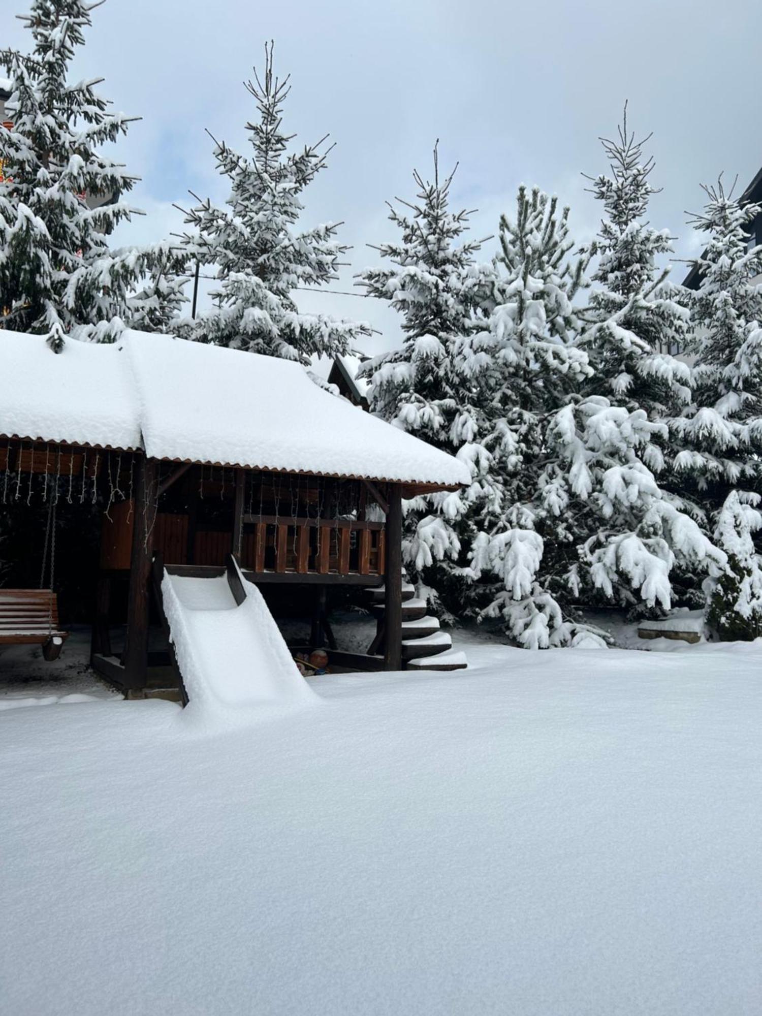 Guest House Kaspiy Bukovel Esterno foto