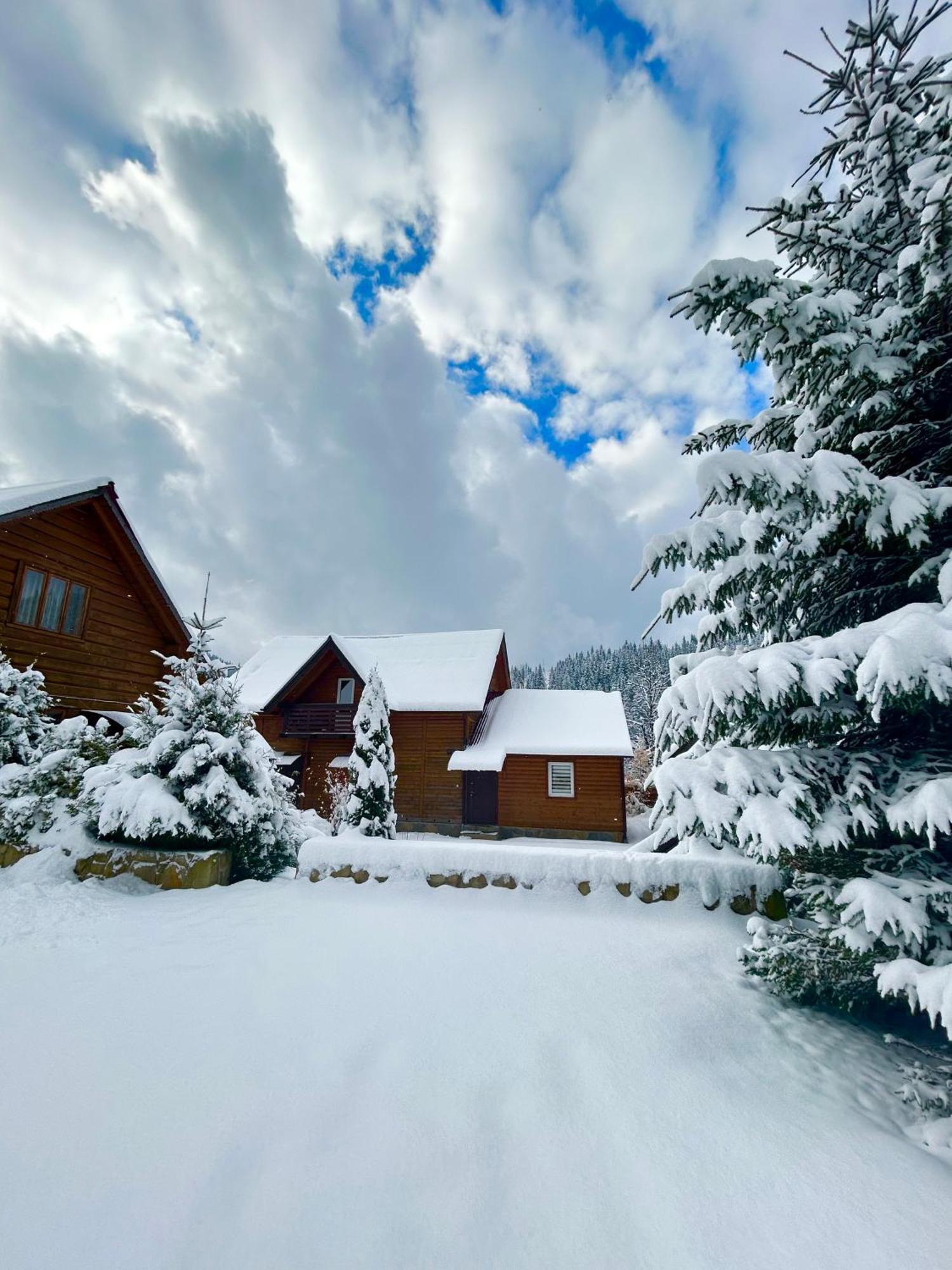 Guest House Kaspiy Bukovel Esterno foto