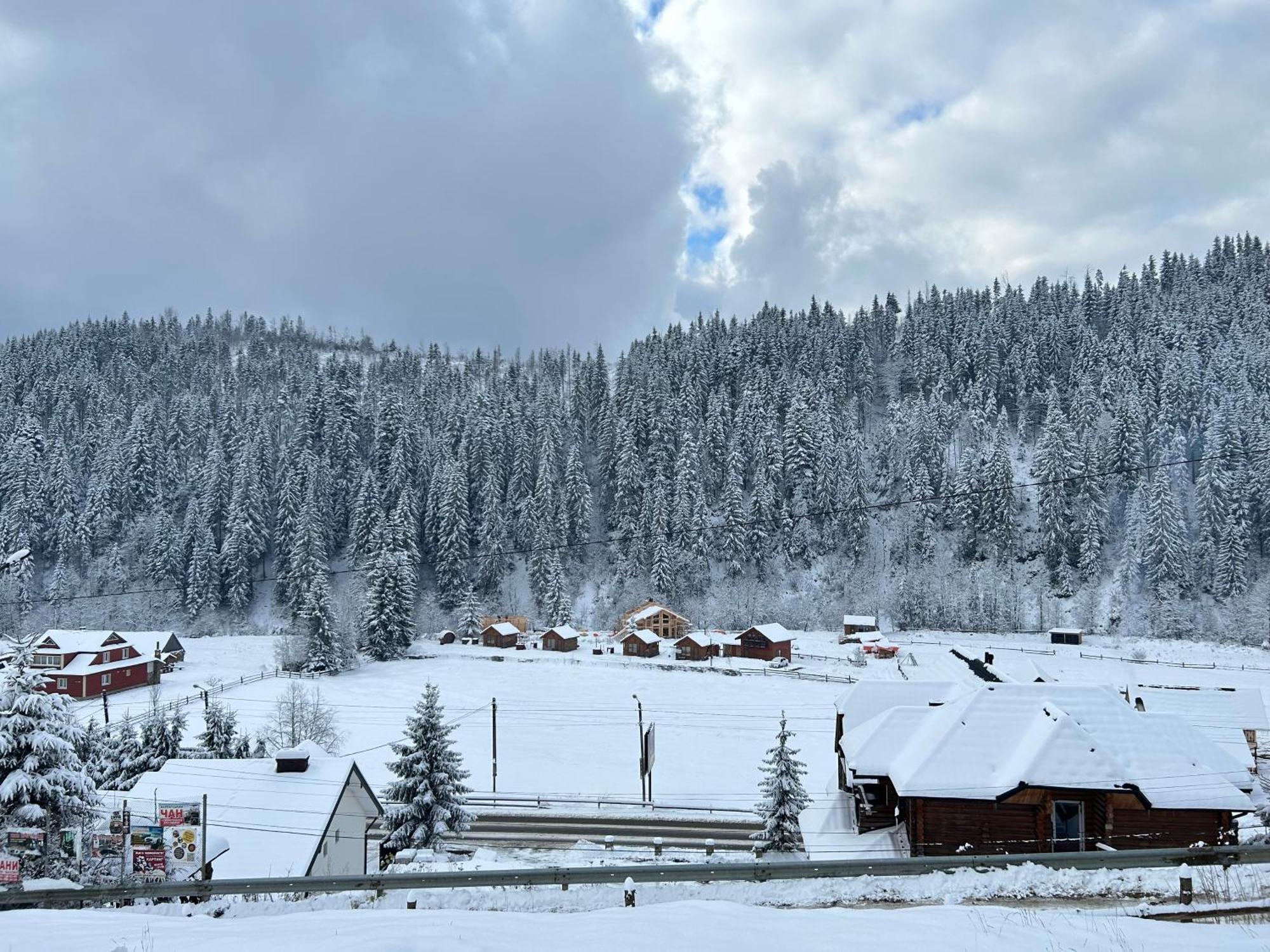 Guest House Kaspiy Bukovel Esterno foto