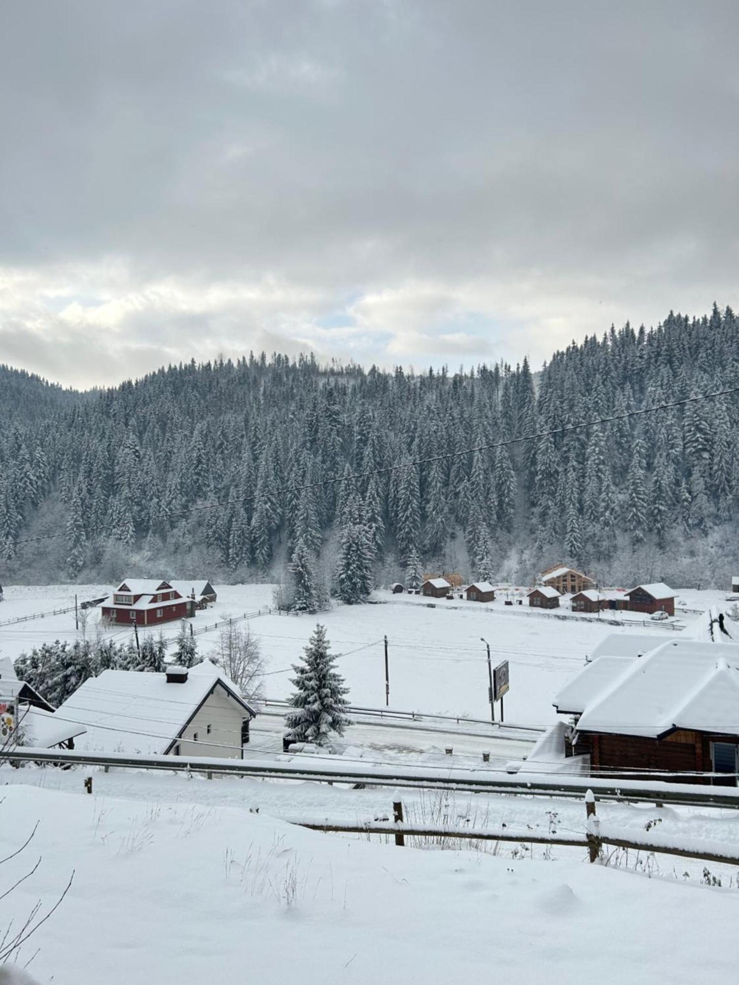 Guest House Kaspiy Bukovel Esterno foto